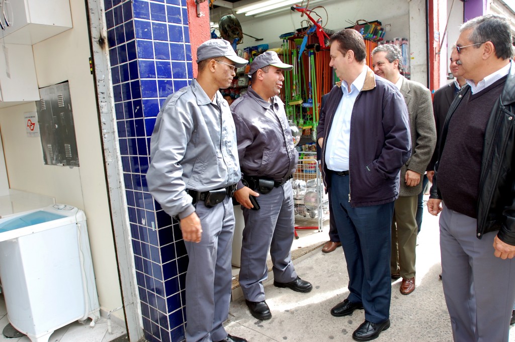 Kassab vistoria ações da Operação Delegada na região da rua Voluntários da Pátria, em Santana