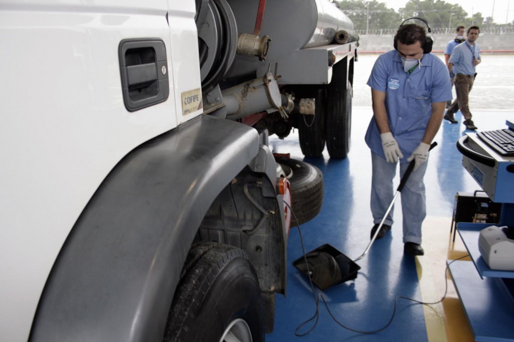 Apenas com a inspeção dos veículos movidos a diesel, economia em saúde era estimada em US$ 76 milhões por ano. Foto Luiz Guadagnoli/SECOM 