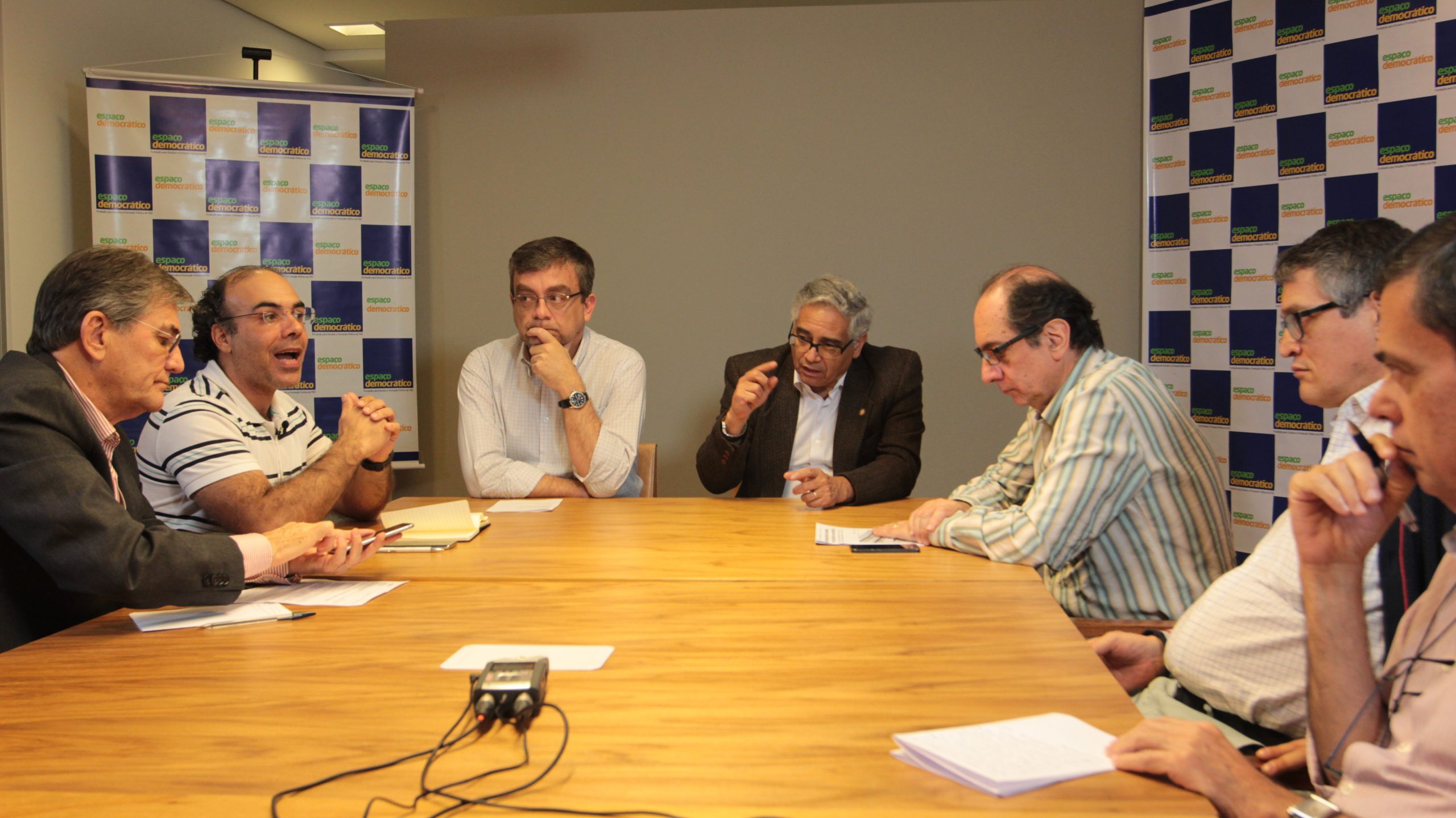 Netinho e Ricardo Patah discutem o tema durante Encontro Democrático