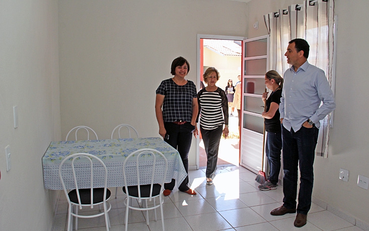 Bertaiolli visita as instalações da Vila Dignidade, condomínio de 22 casas construído para atendimento exclusivo de idosos carentes