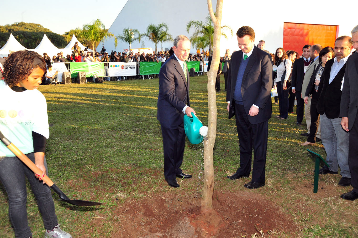 Em 2011, Kassab e o prefeito de NY, Michael Bloomberg, plantaram mudas de árvores no parque.