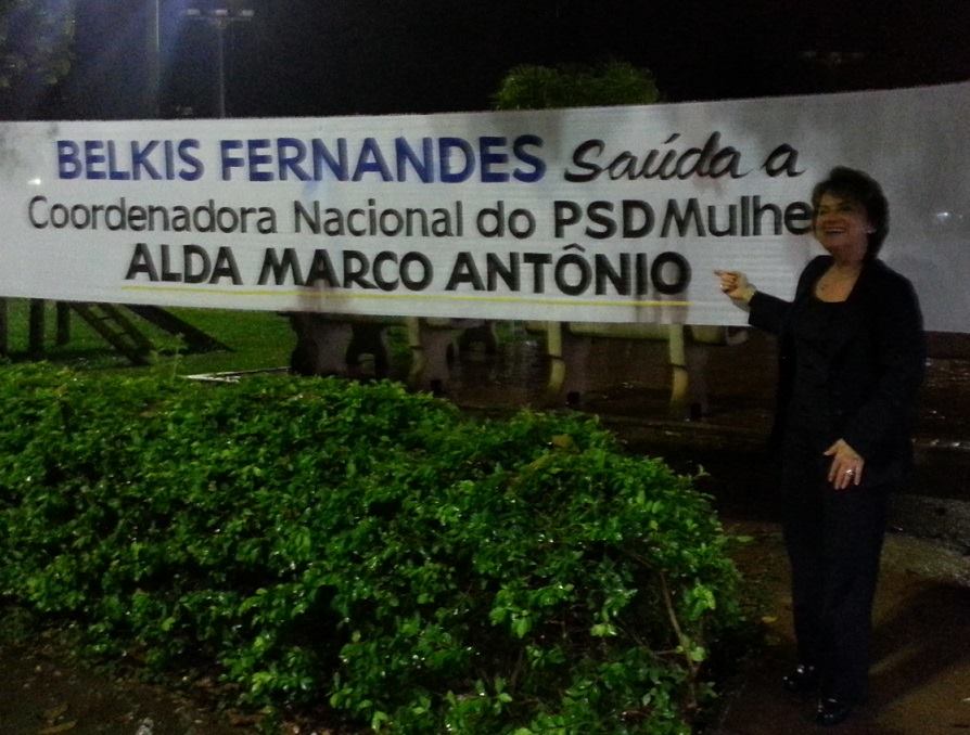 A prefeita de Ourinhos, Belkiss Fernandes, cumprimenta Alda Marco Antonio, do PSD Mulher.