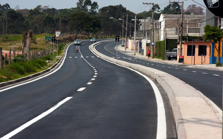 Duplicação do trecho urbano da rodovia Mogi-Guararema aumenta a segurança de motoristas e usuários do transporte coletivo que utilizam a via entre Cezar de Souza e o Botujuru
