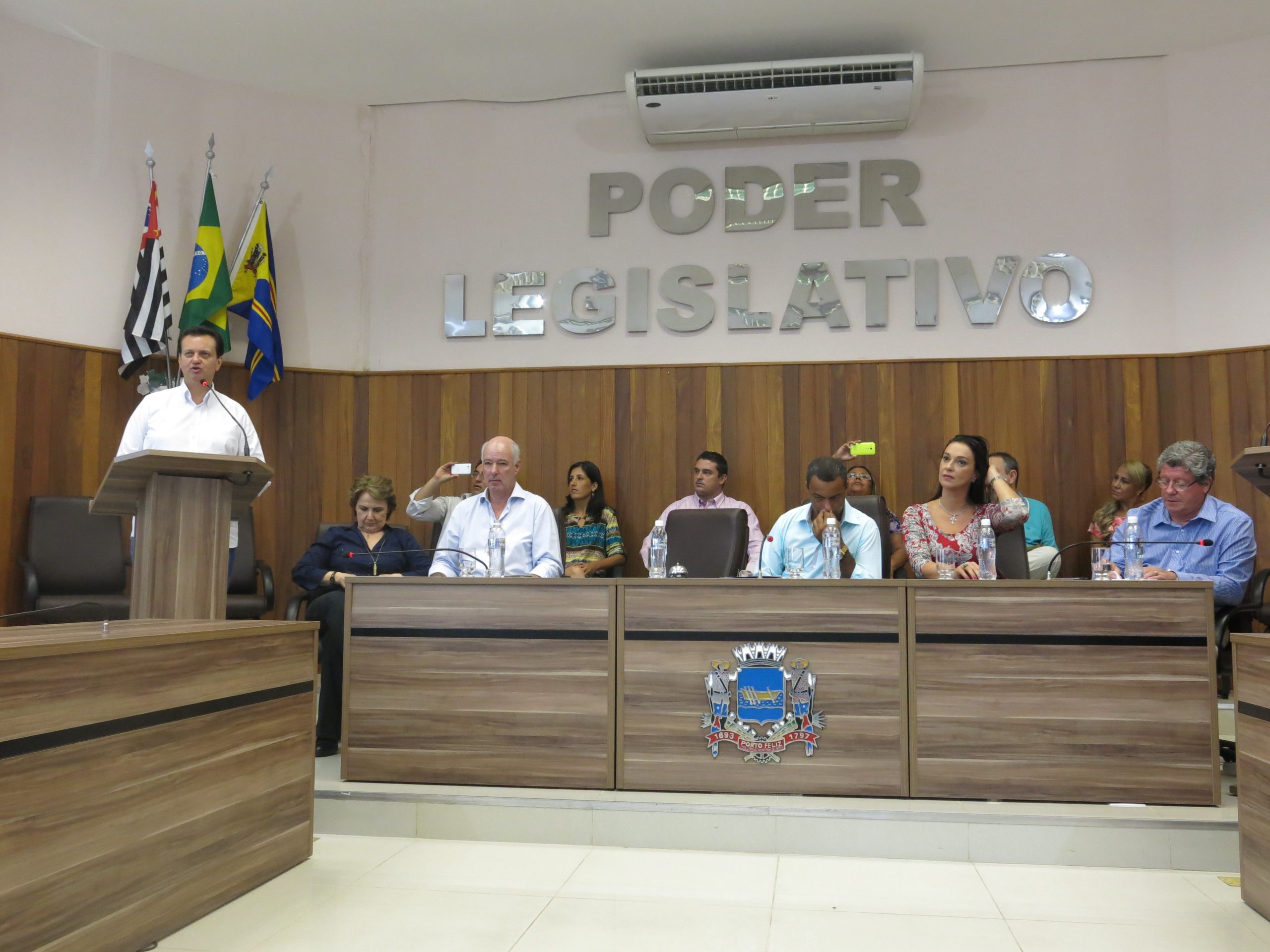 O ministro Gilberto Kassab em encontro com prefeitos na Câmara de Porto Feliz 