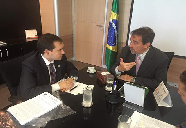 O prefeito Manoel David e o ministro Gilberto Occhi