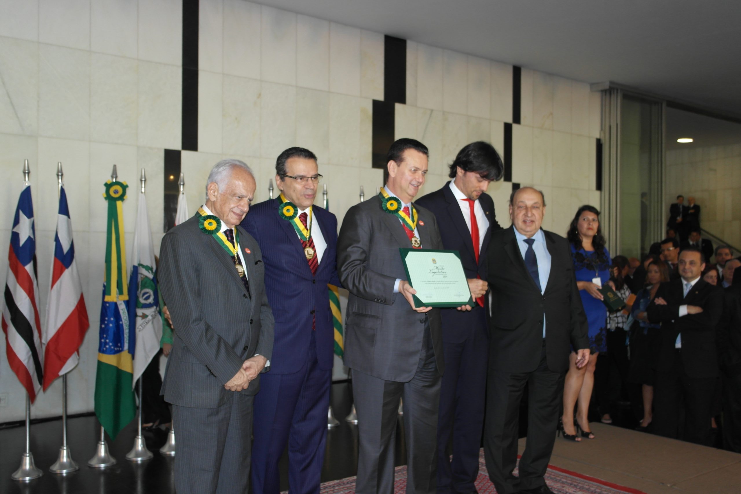 Gilberto Kassab, ao lado do deputado Fábio Faria, em cerimônia de entrega da Medalha do Mérito Legislativo