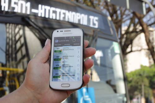 O aplicativo CittaMobi, que mostra em tempo real os itinerários dos ônibus -  Foto: Roberto Galhardo 